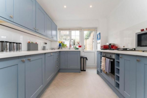 NEW Perfect 3 bed house and parking